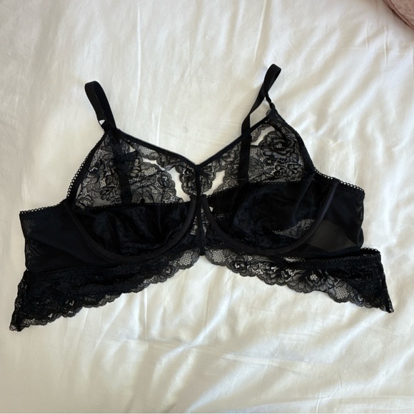 NWT Torrid Black Lace Unlined Plunge Underwire Bra Size 4 - Picture 3 of 9